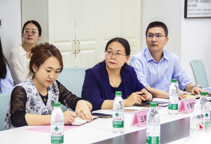 東盈控股與河南理工大學(xué)探討交流.jpg
