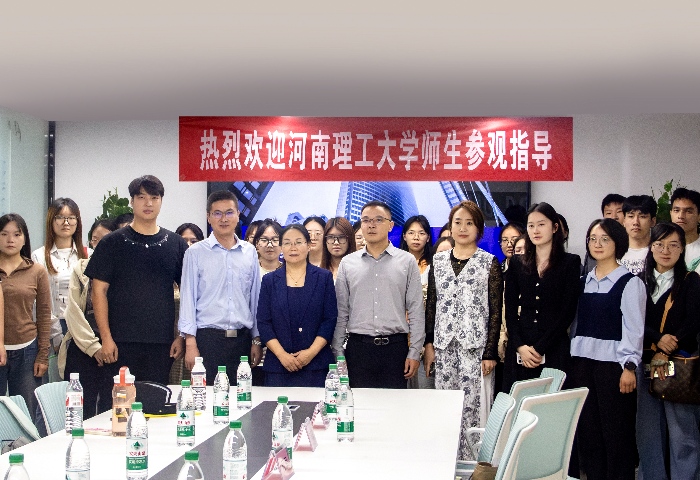 河南理工大學(xué)外國語學(xué)院師生走進(jìn)東盈.jpg